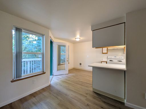 Treehill Commons | Top Floor 1Bed/1Bath with W/D in unit! Along Beaverton Hillsdale HWY | MOVE IN READY!! – photo 1
