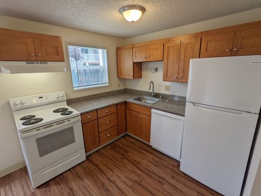 Vancouver Townhome | Spacious 2bed/1.5 bath with Washer dryer Hookups! | Move in Mid SEPT! – photo 1