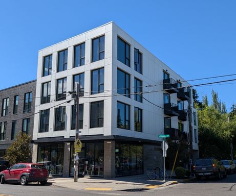 Division 31 - 303 | Great Studio with W/D + Patio in great area! | Move in Late SEPT! – photo 1