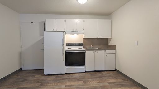 Watergate Apartments | Spacious Studio with AC! Minutes from Downtown | MOVE IN READY! – photo 1