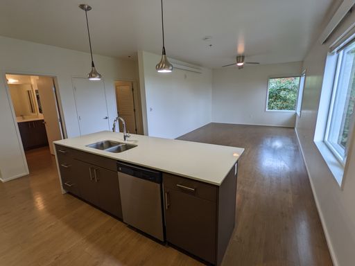 Viewpoint Terrace Apartments | Beautiful City Views in a great location! Top floor with W/D | Move in Mid August! – photo 1