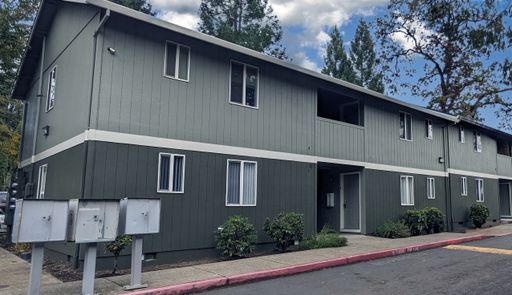 Ford Street Court | Ground floor unit with private patio & Washer/Dryer Hook Ups | Move in Late SEPT!