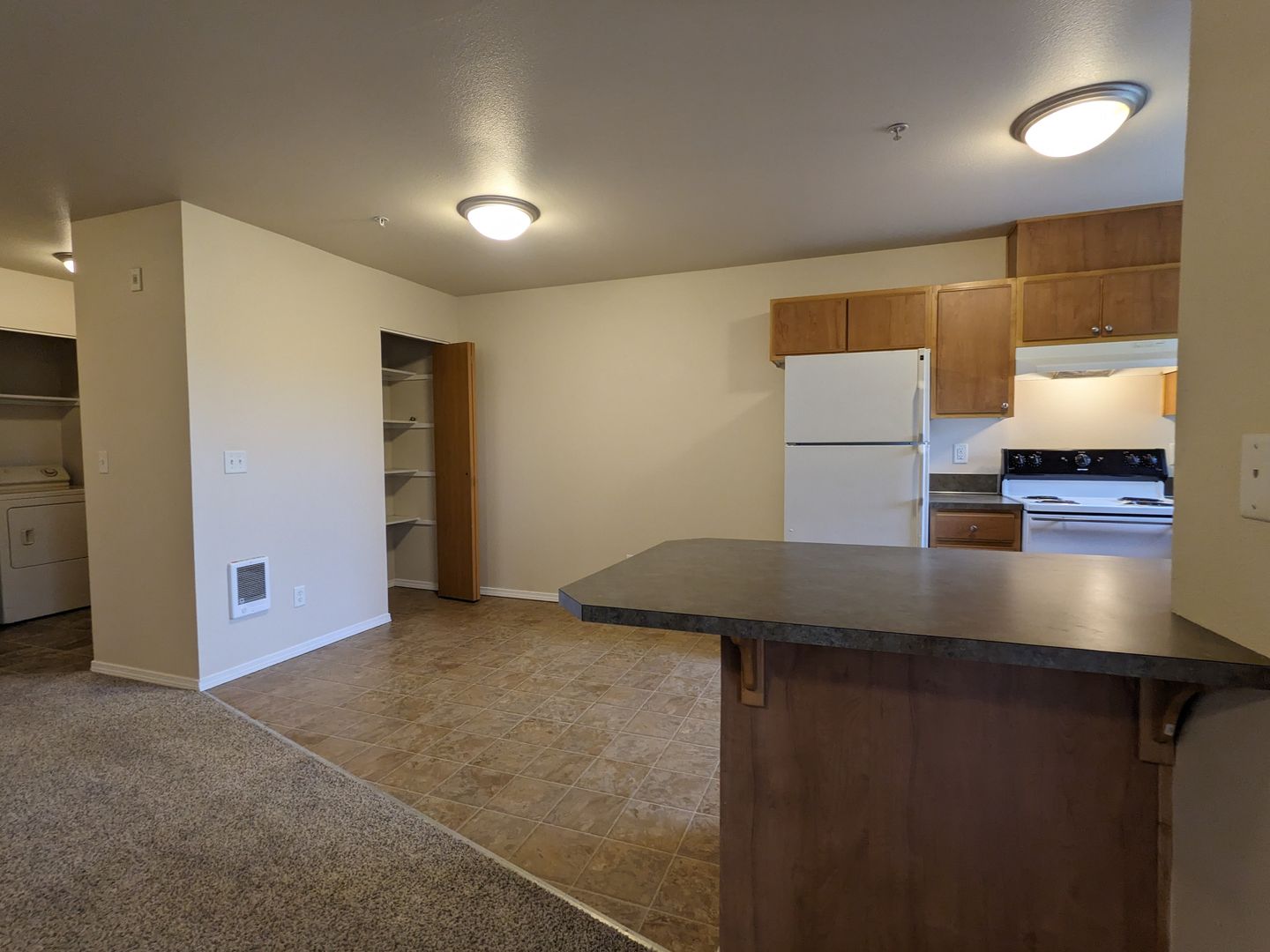Salem Apartment: 4420-4455 Seaton Lane NE