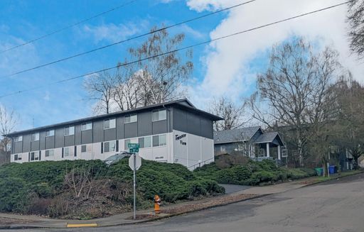 Terrace View | Upstairs Corner unit, 1 Bed/1 Bath With large living area! | Move in Late AUGUST! – photo 1