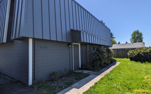 Vancouver 10 Plex | Beautiful Townhome with W/D Hook ups + W/S/G Included! | MOVE IN READY! – photo 1