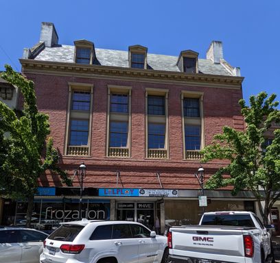 Salem Arts Building | XL Spacious 2Bed/1Bath in Central Neighborhood | Move in Mid OCT! – photo 1