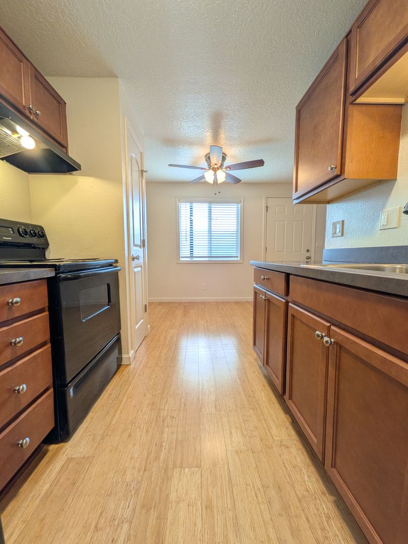 Portland Apartment: 4102-4128 SE Cesar Chavez Blvd