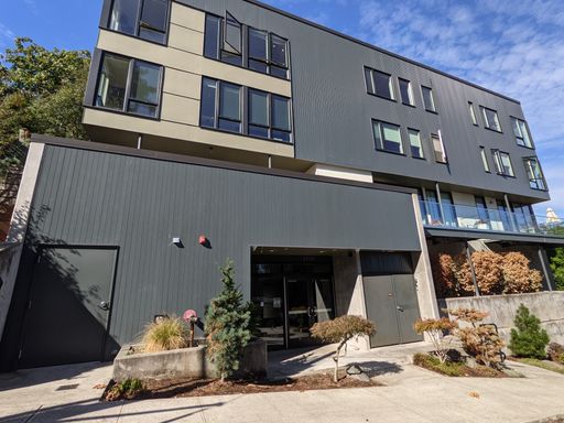 Viewpoint Terrace Apartments | Beautiful top floor, 2 Bed/2 Bath with W/D IN UNIT, Great Location! | Move in early OCT! – photo 1
