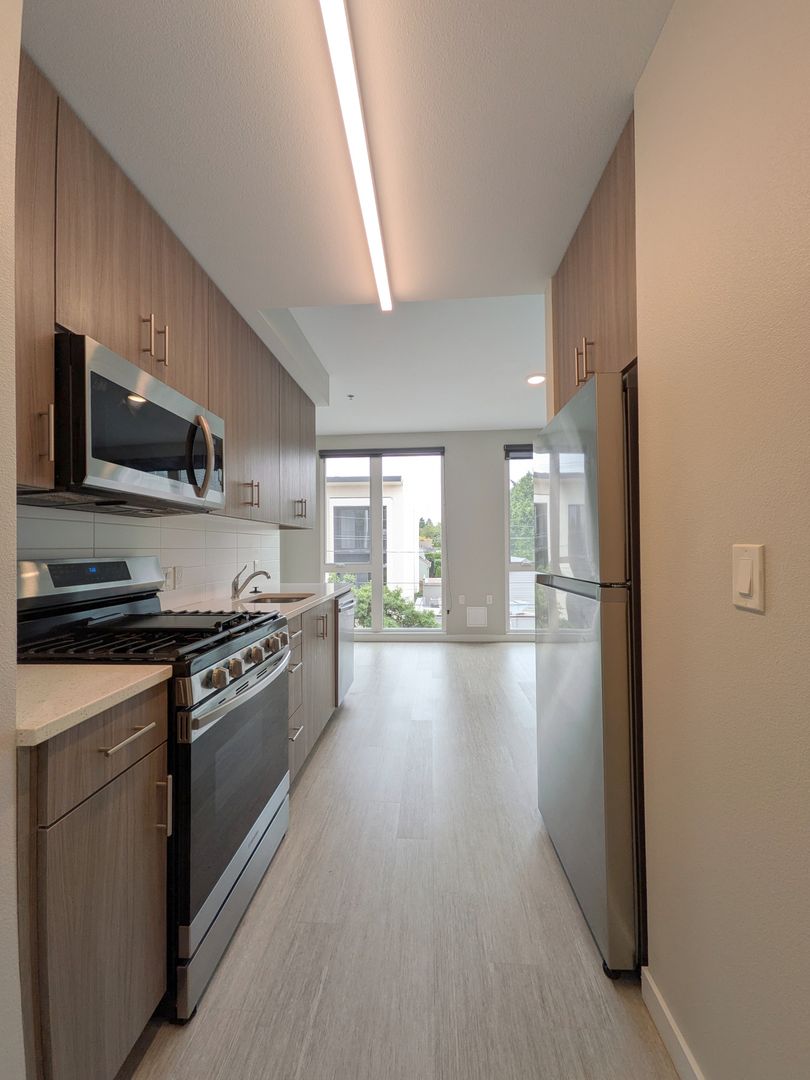 Portland Apartment: 2475 SE 30th Avenue