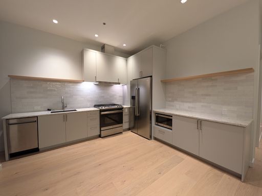 Ellen Browning Building | Beautiful & Modern 1Bed/1Bath Ground Floor unit in Great Community! | MOVE IN READY! – photo 1