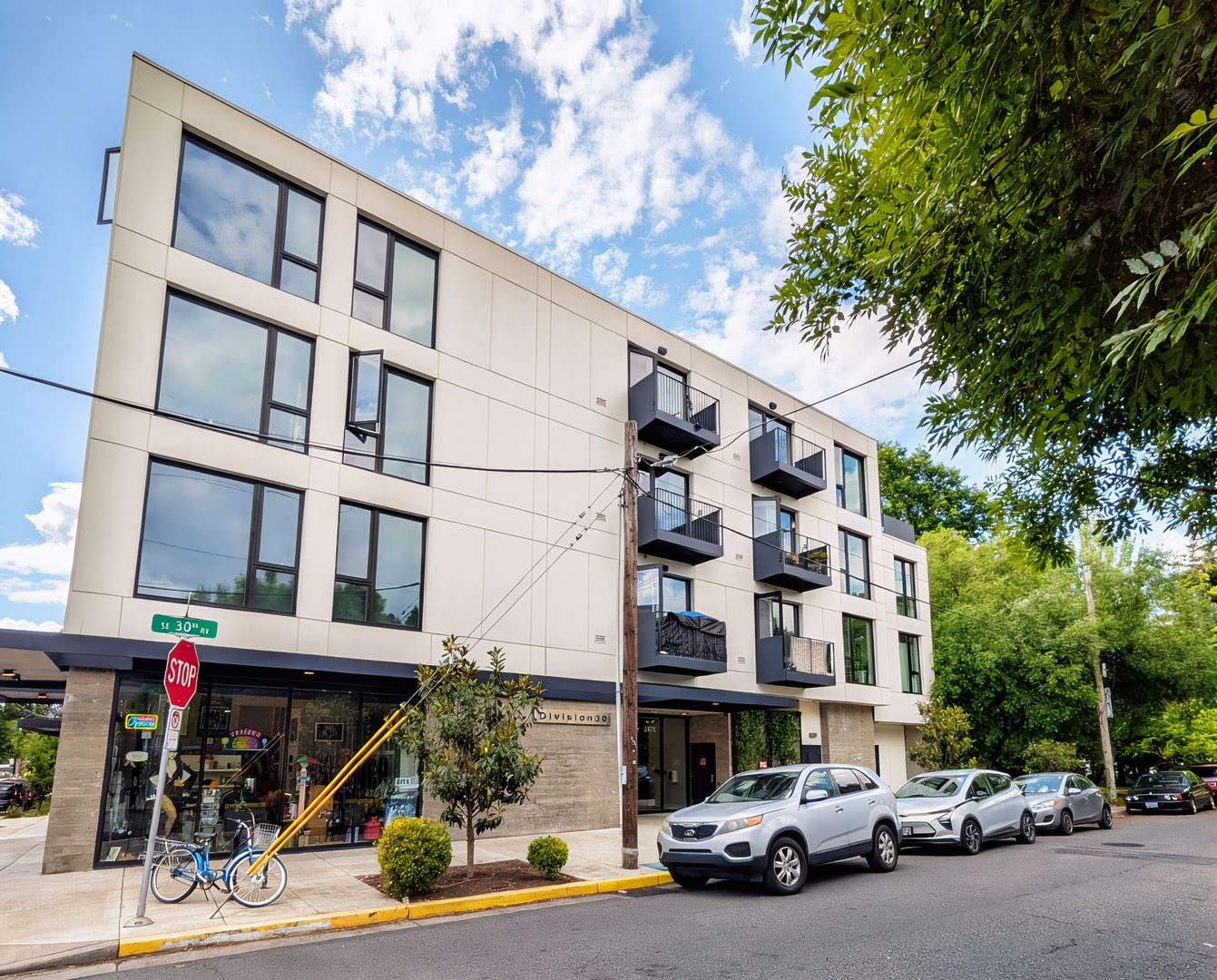 Portland Apartment: 2880 SE Division St