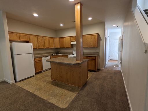 Halsey East Townhomes 3 bed/2.5 bath with Attached Garage! | Move in Late SEPT! – photo 1