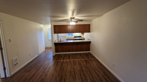 Ford Street Court | Upstairs 1 Bed/1 Bath | Washer/Dryer in Unit! | Move in Late August!