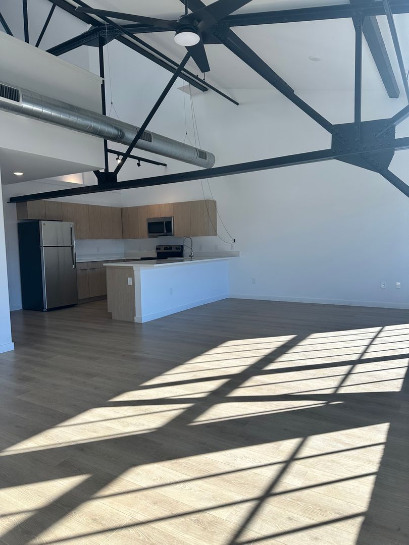 Newburgh Apartment: 43 Edward St