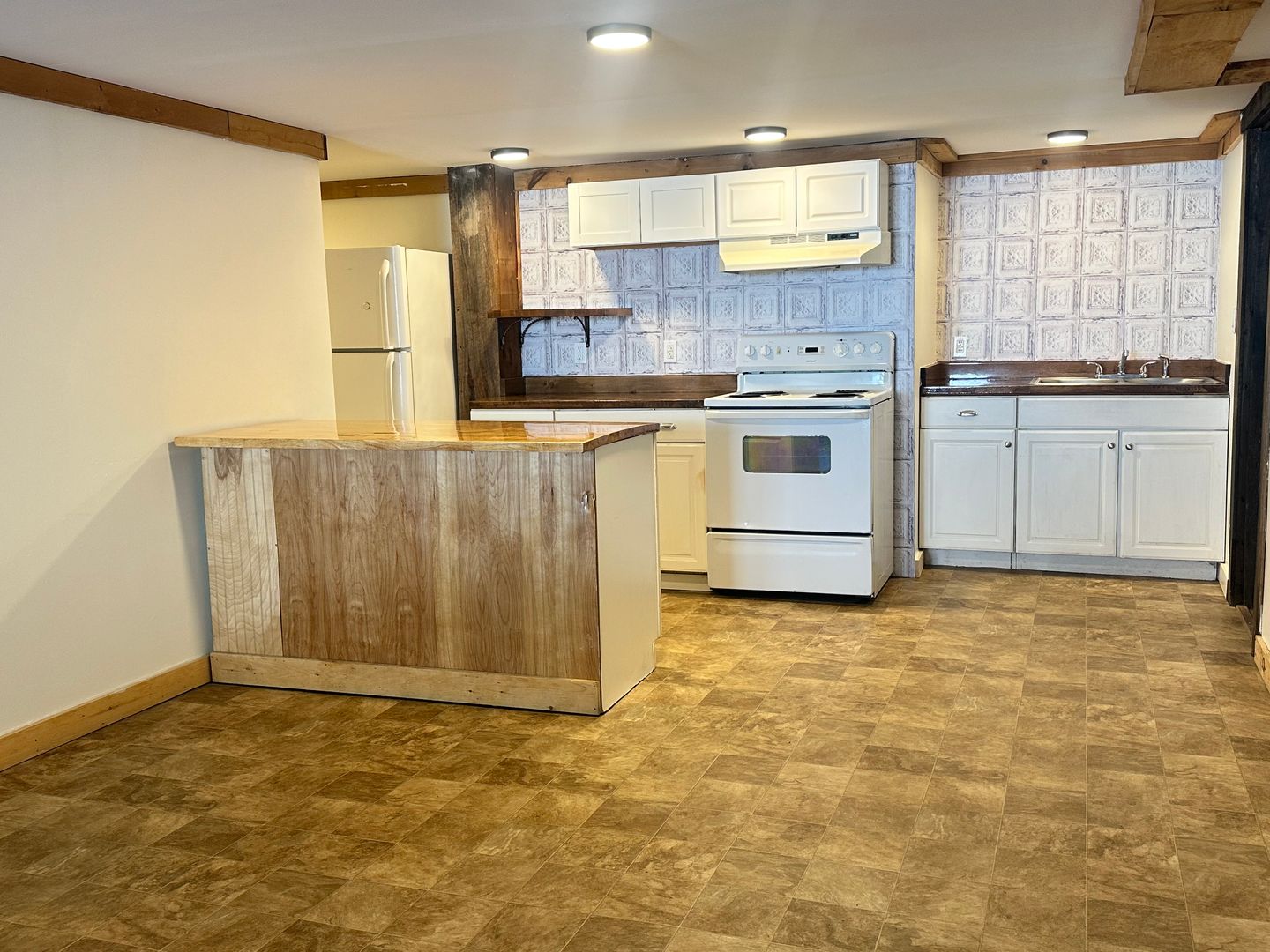 Hurley Apartment: 283 Station Road