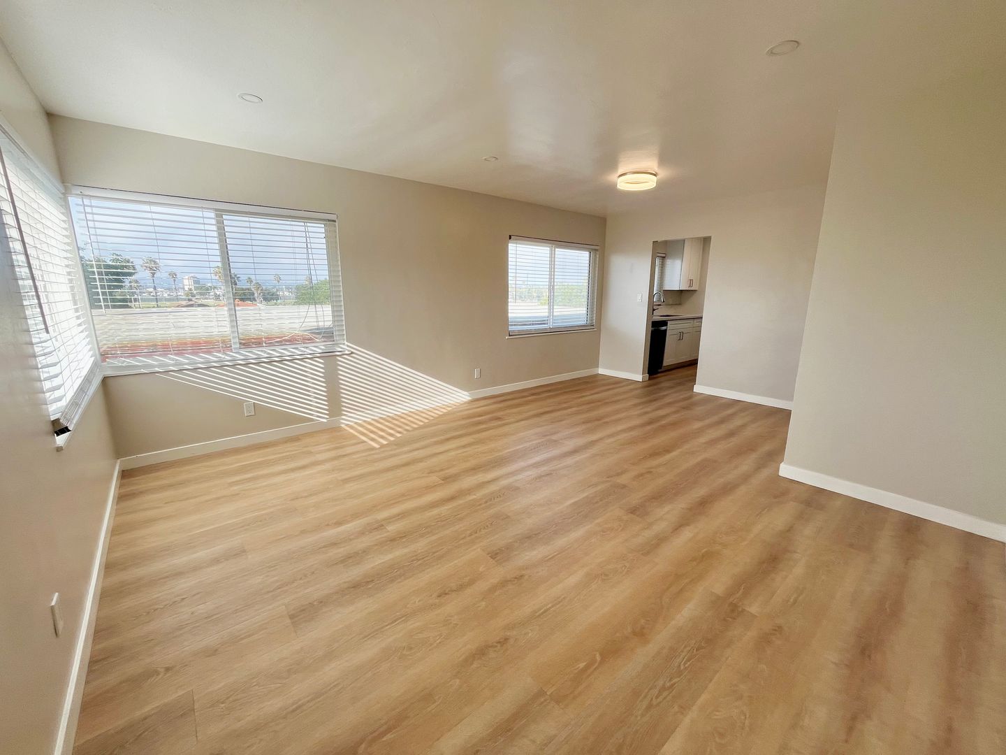 San Diego Apartment: 4682-92 W Point Loma Blvd
