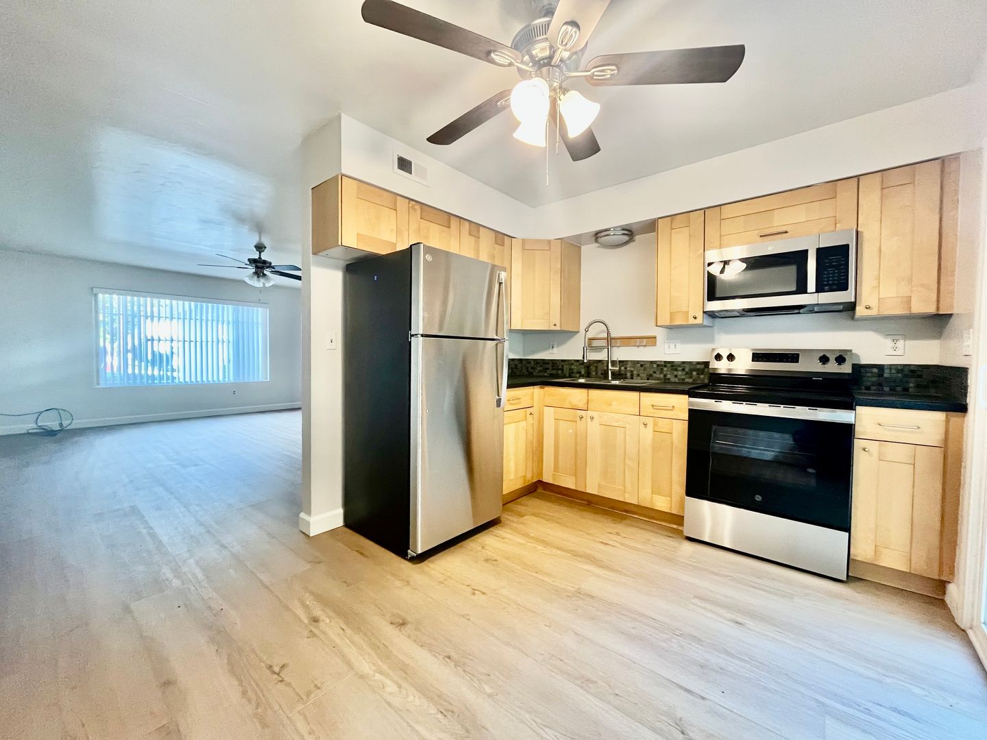 San Diego Apartment: 3840 Dove Street