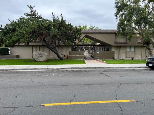 Charming 2 bedroom 1 bath end unit in Poway
