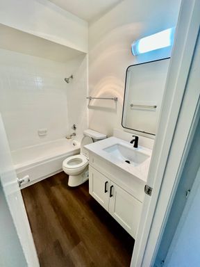 Beautiful extra large 1br/1ba upper unit in a gorgeous garden setting complex, Brand New Kitchen! – photo 1