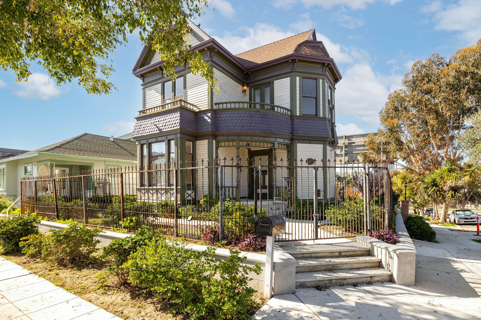 San Diego House: 670 20th St