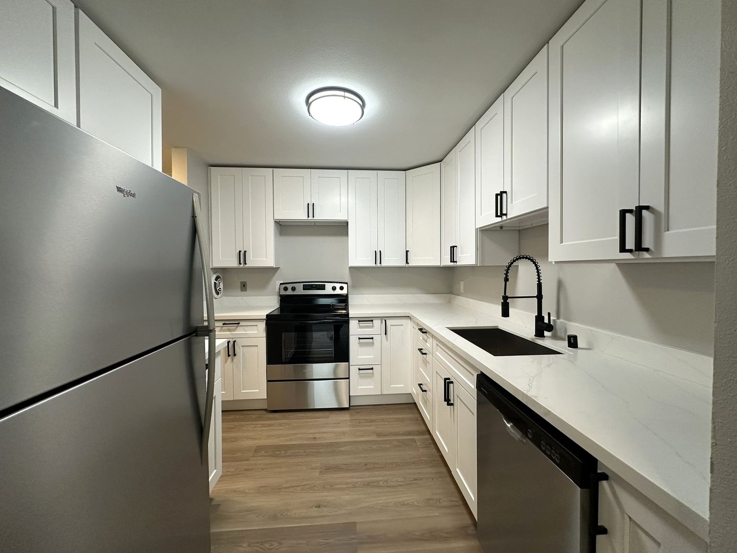 Everett Apartment: 4230 Hoyt Ave