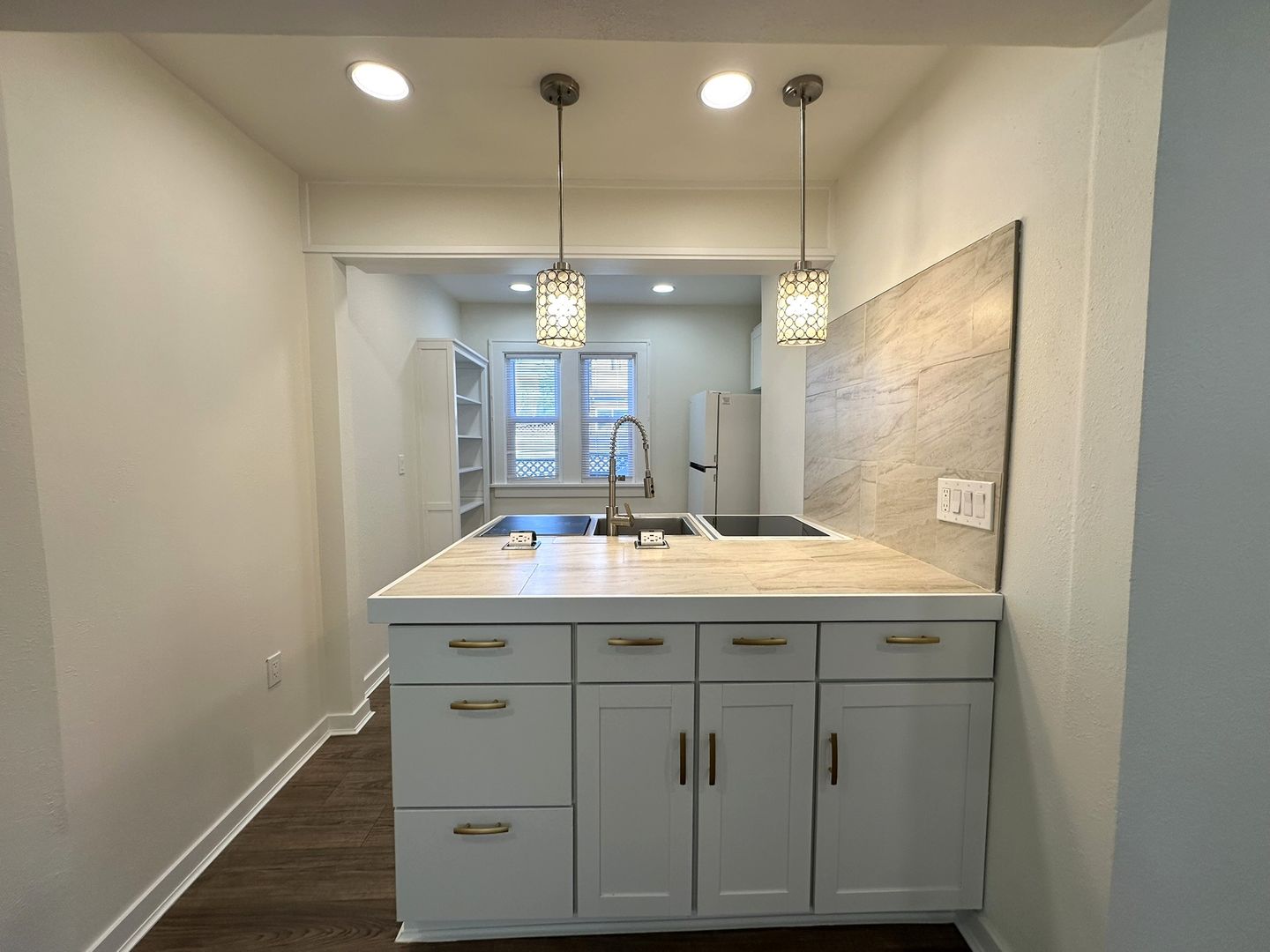 Everett Apartment: 2222 Summit Ave.