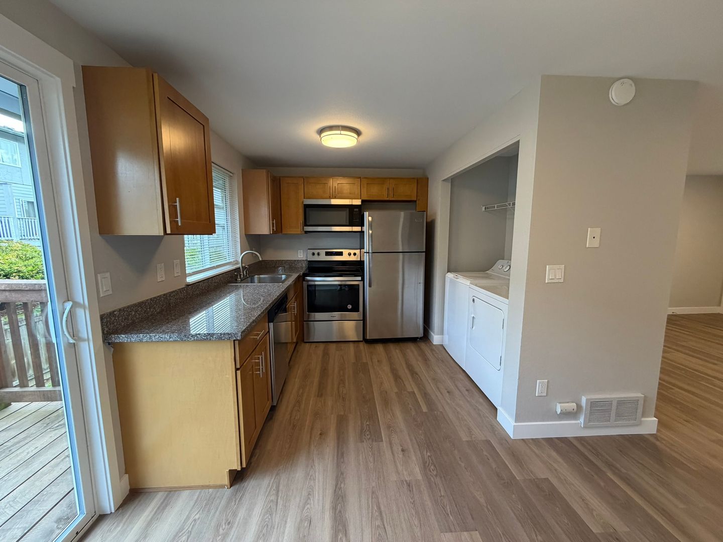 Everett Apartment: 207 Dorn Ave