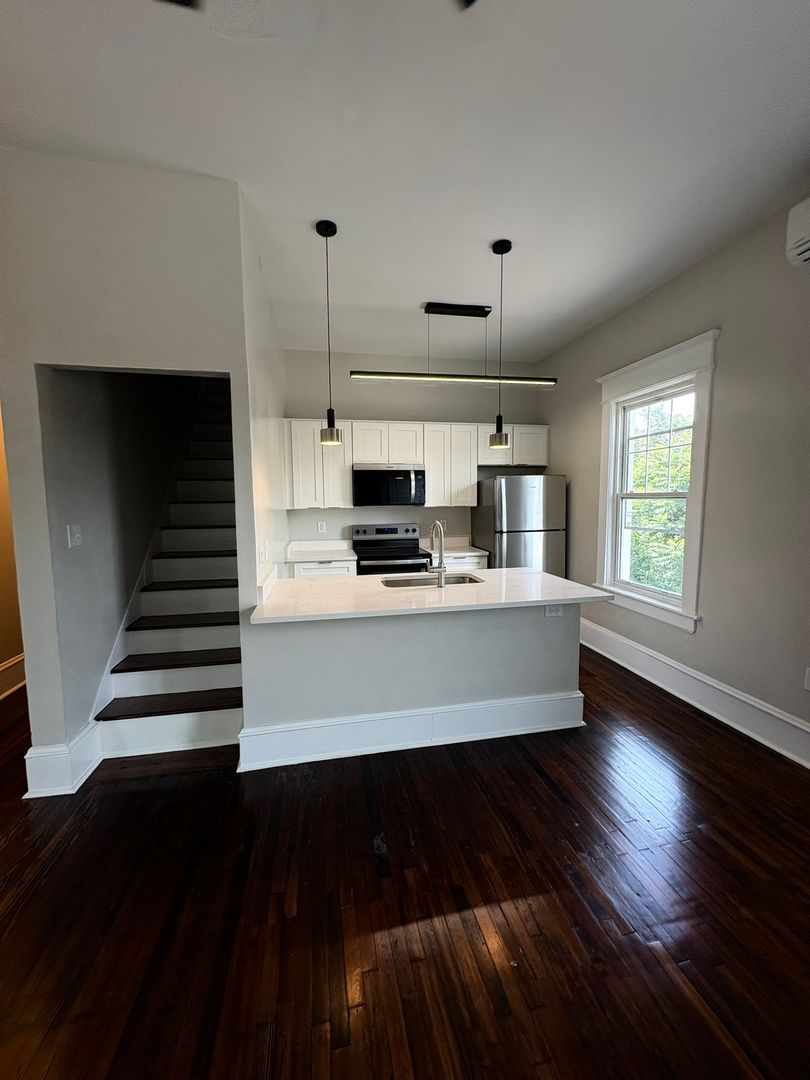 Roanoke Apartment: 1525 Memorial Ave