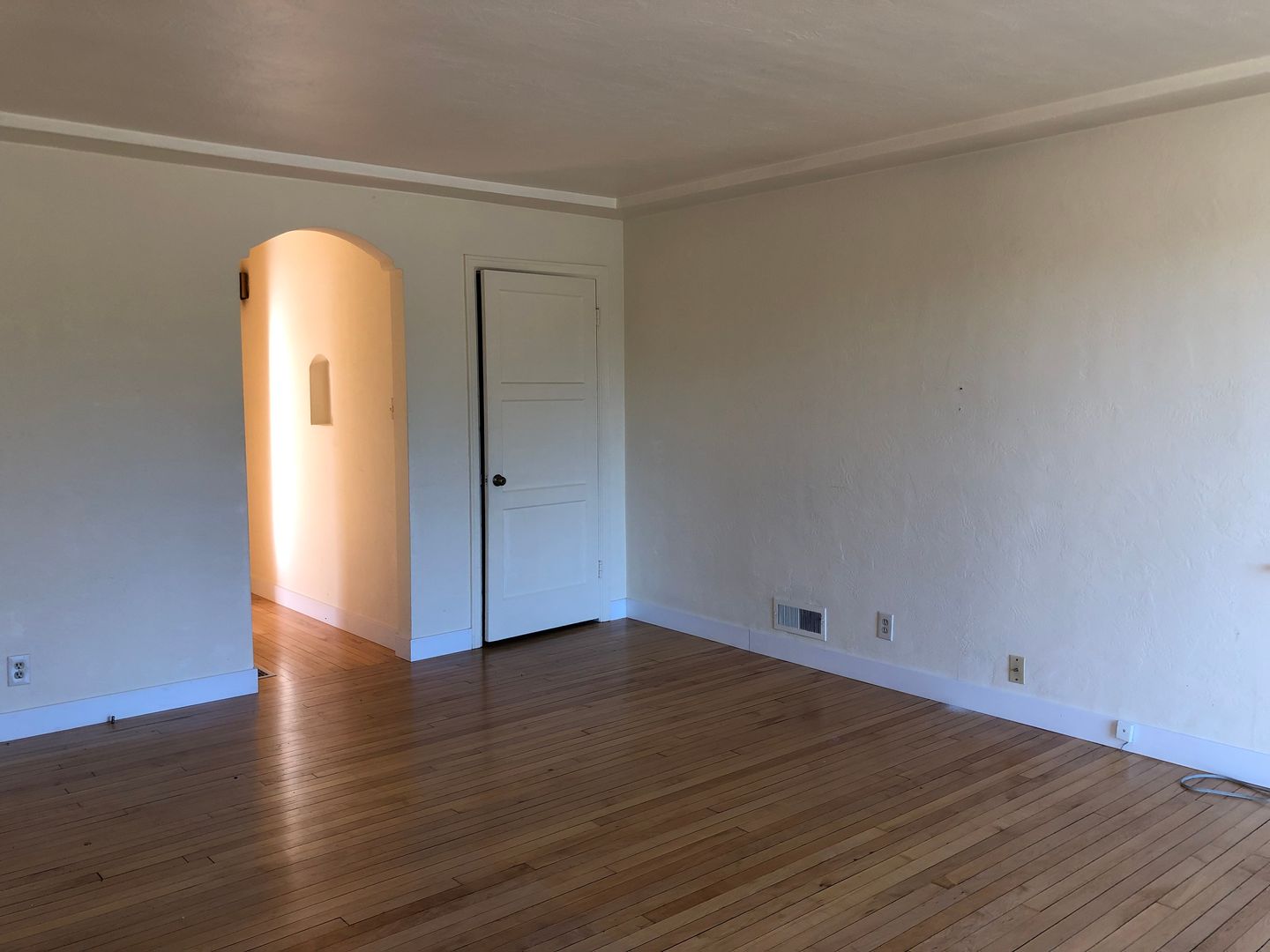 Reno House: 1390  Charles