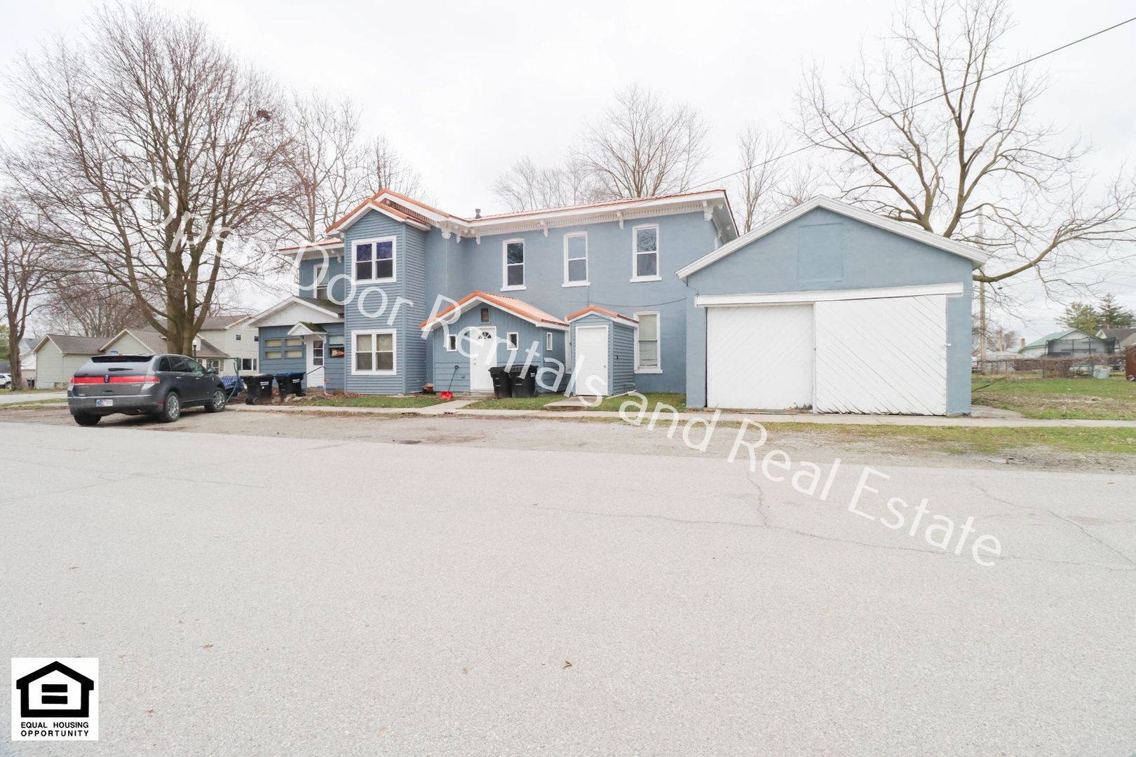 Waterloo Apartment: 405 S Wayne St