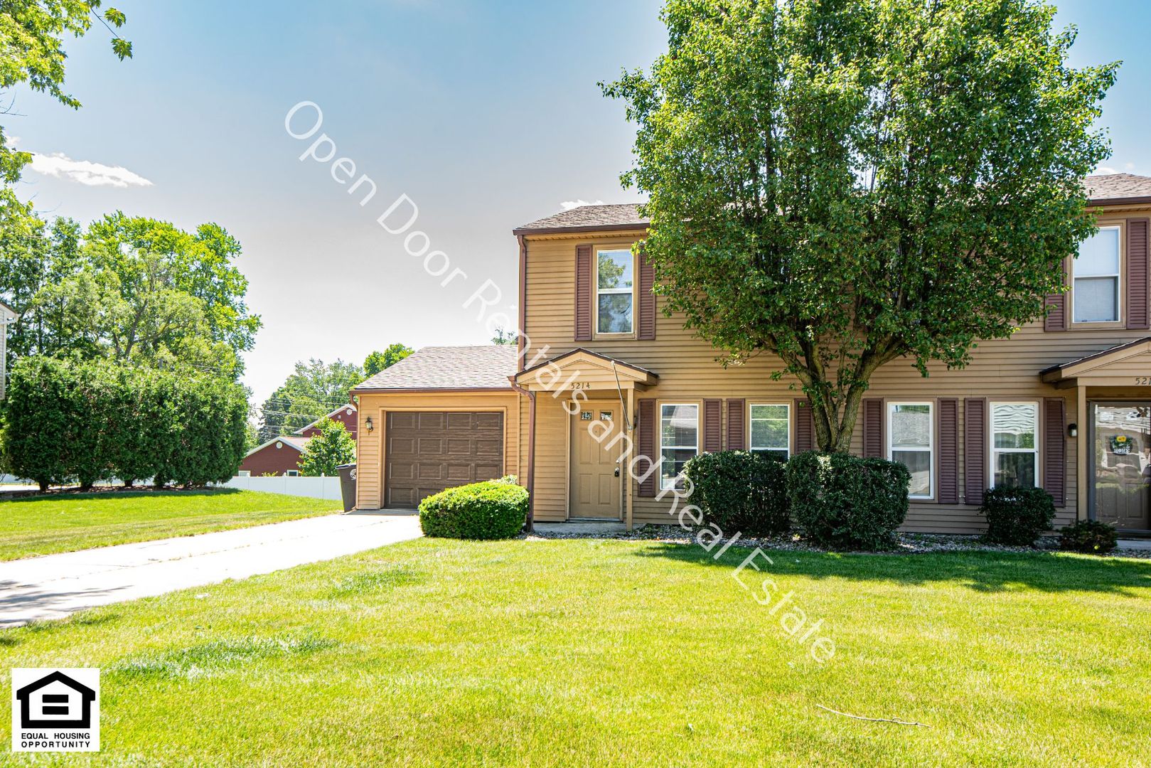 Fort Wayne Apartment: 5212/5214 Vermont Lane