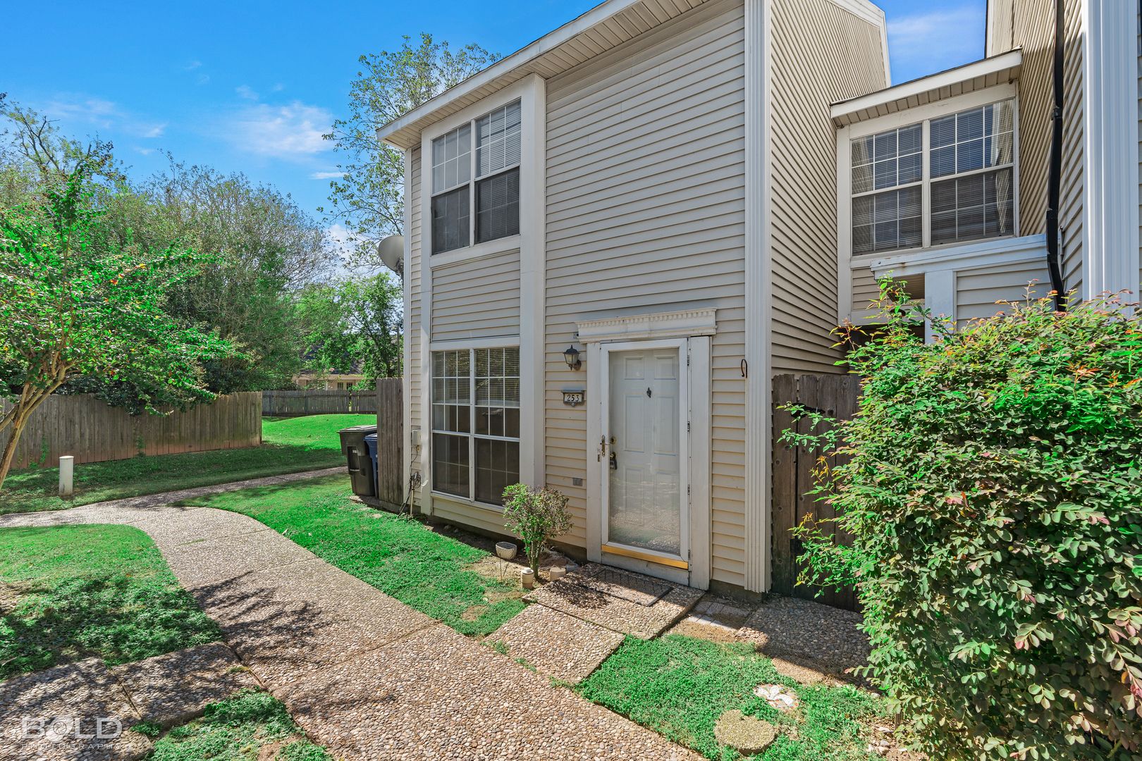 Shreveport Condo: 253 Settlers Park