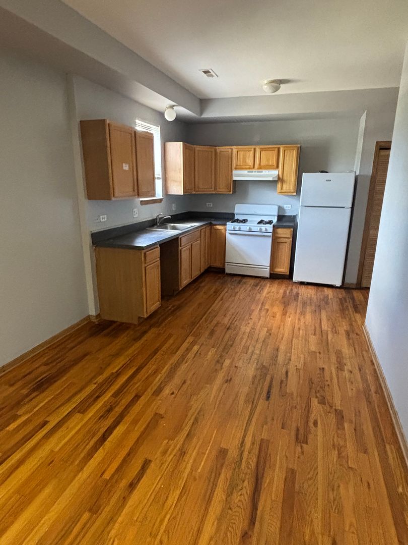 Chicago Apartment: 4206 W Van Buren