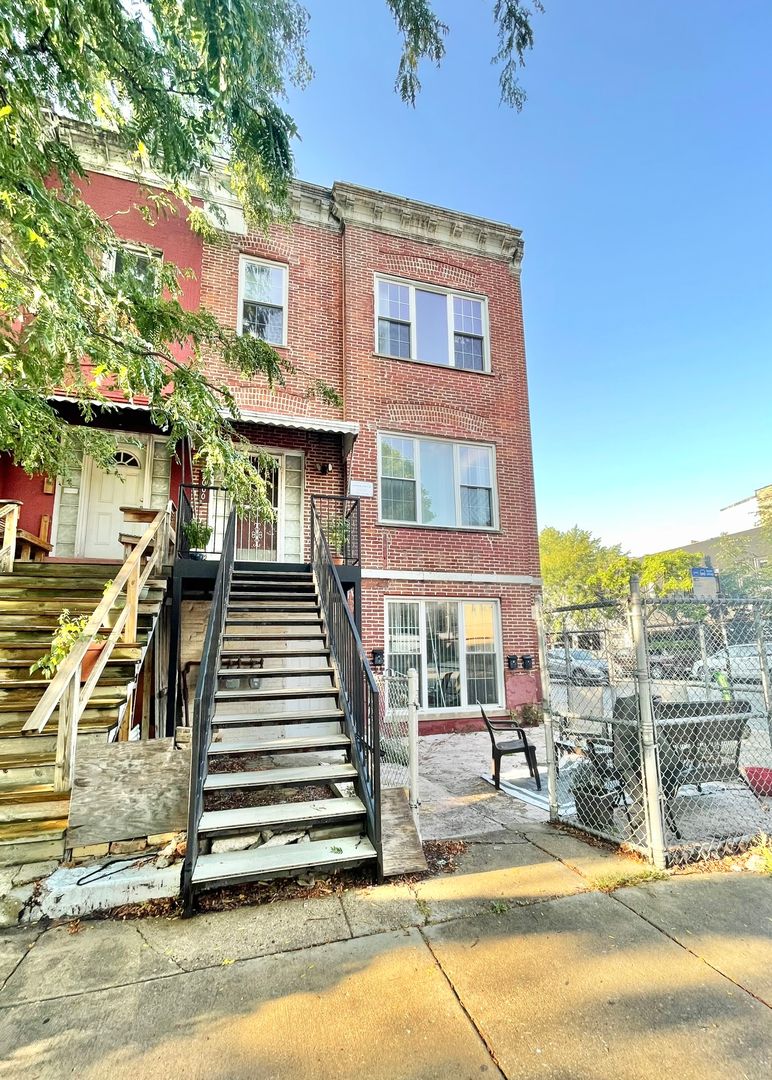 Chicago Apartment: 2000 W. Huron