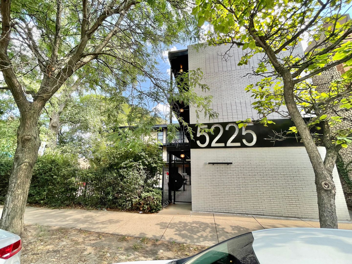 Chicago Apartment: 5225 N. Ashland Ave