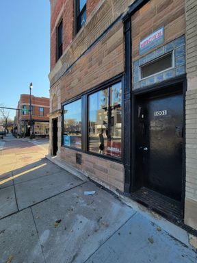 Spacious 2 bed/2bath with in-unit laundry in Bridgeport! – photo 1