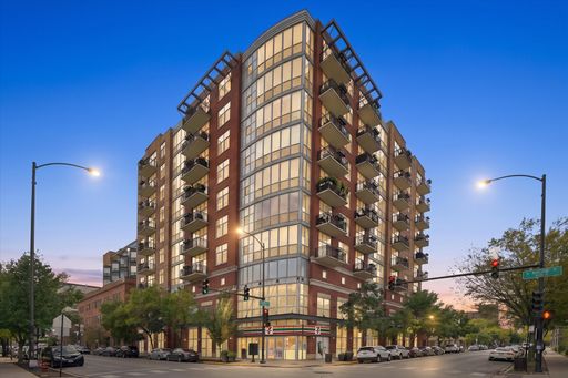 Stunning 2BD/2BTH Corner Unit! – photo 1