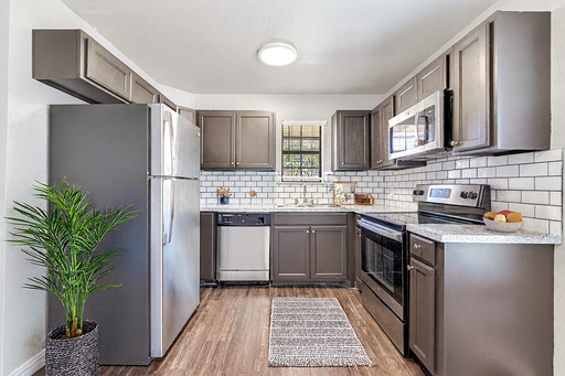 Three Bedroom Two Bathroom Townhouse – photo 1