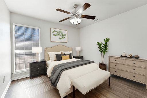 Three Bedroom Two Bathroom Townhouse – photo 1