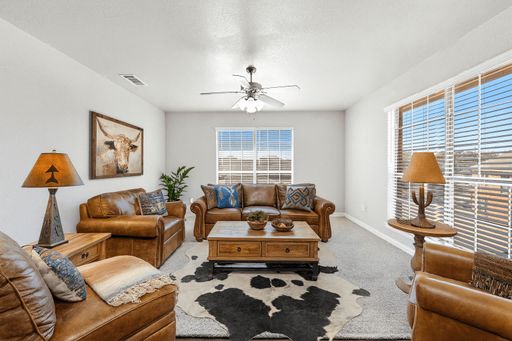 Three Bedroom Two Bathroom Townhouse – photo 1