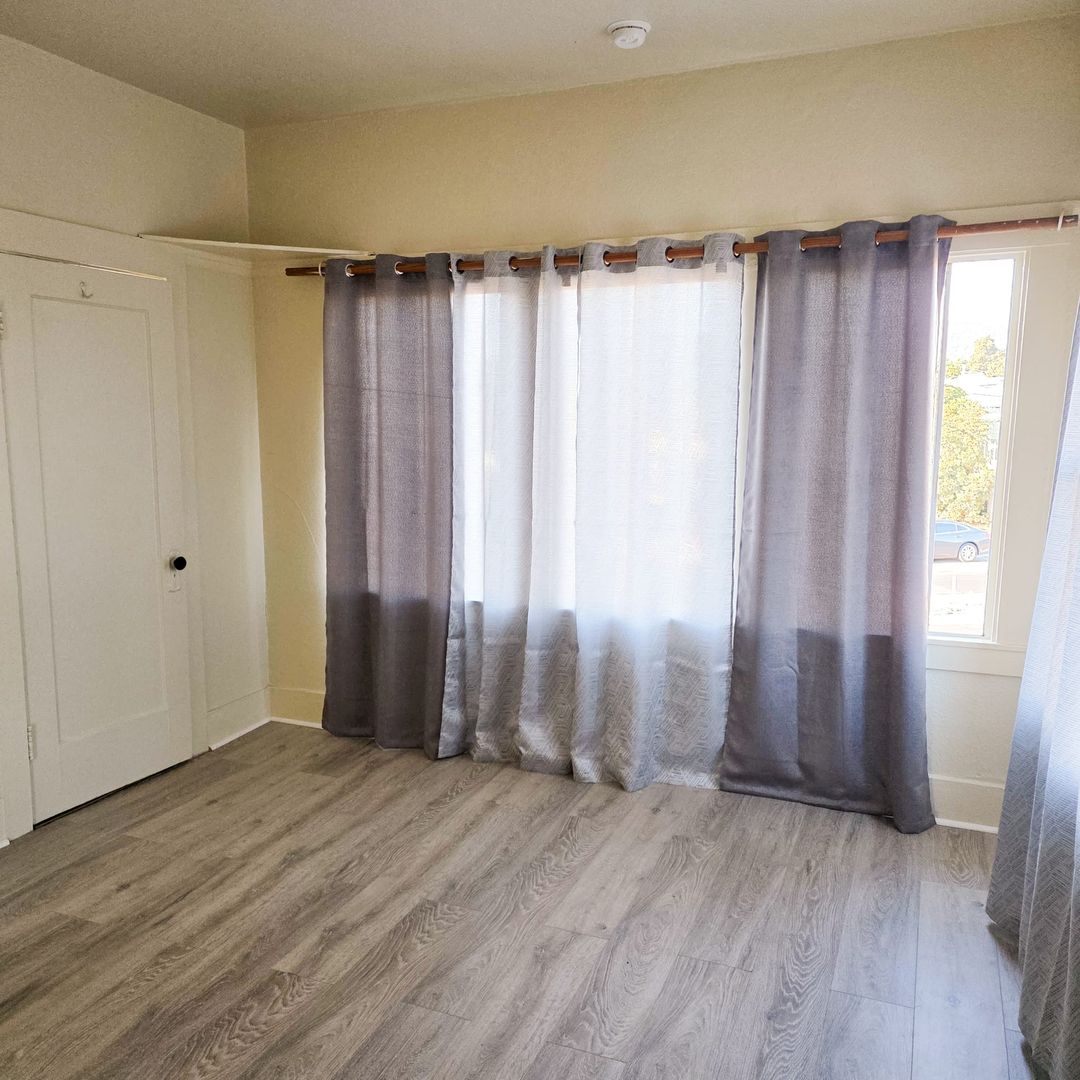 Oakland Apartment: 5125 Bancroft Avenue