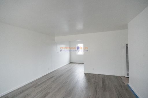 Spacious Two bedrooms, One Bathroom Apartment Fits King Size Beds, Large Single Story Units – photo 1