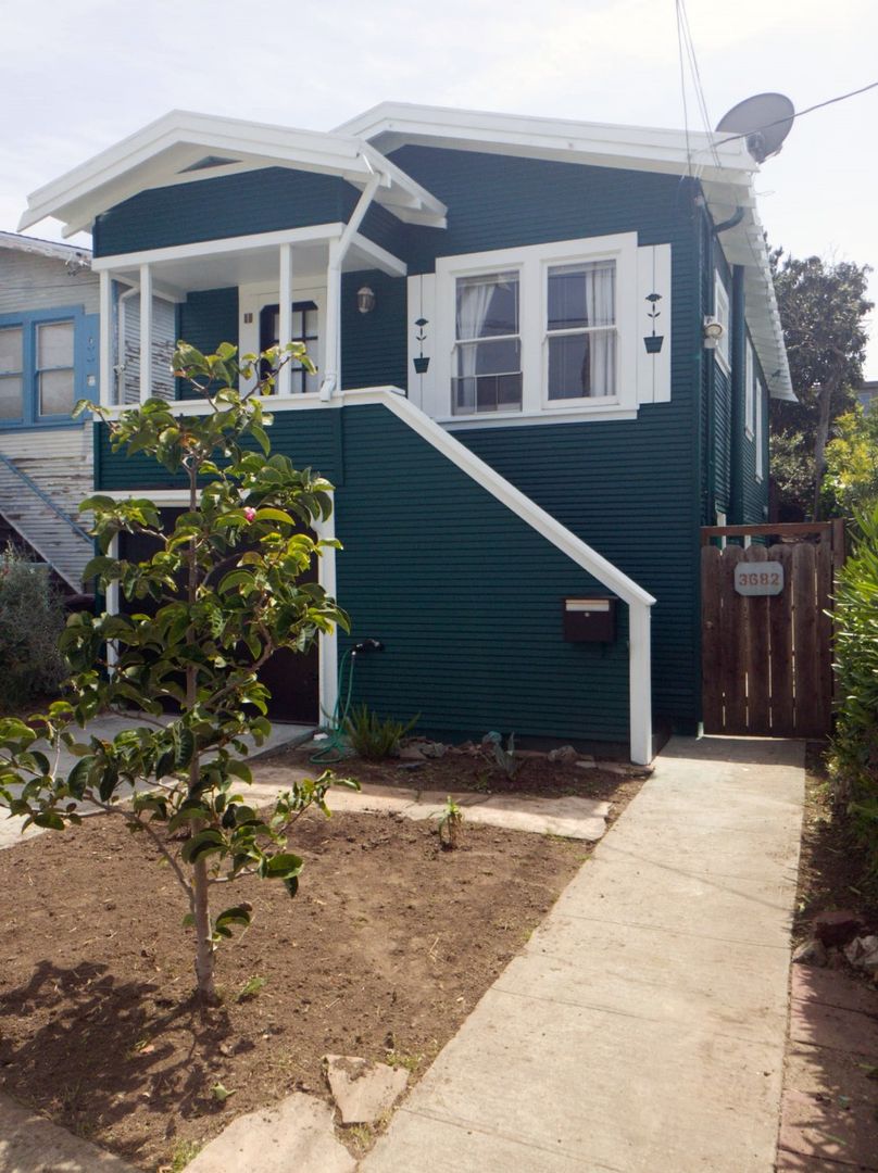 Oakland House: 3682 Madrone Avenue