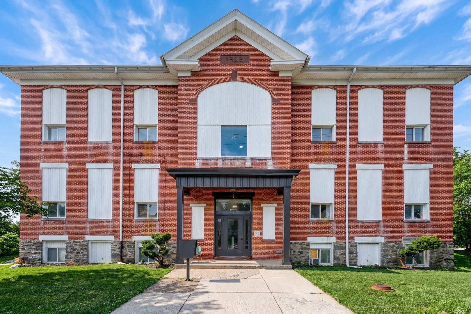 Enola Apartment: 7 Adams St