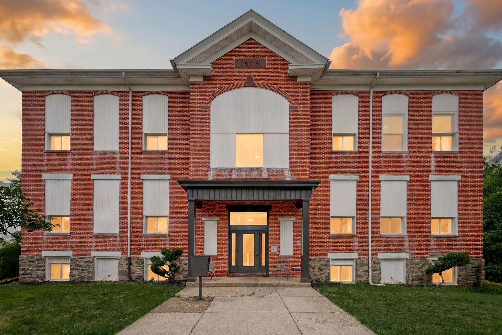 Enola Apartment: 7 Adams St