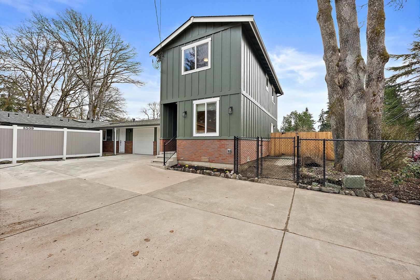 Lakewood House: 8511 Woodlawn Ave SW