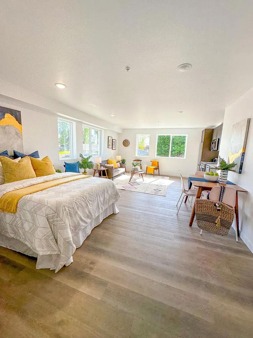 Tacoma Apartment: 9 Clark Pl