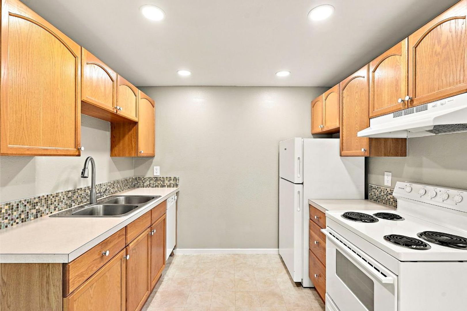 Tacoma Apartment: 212 N J St #1-8