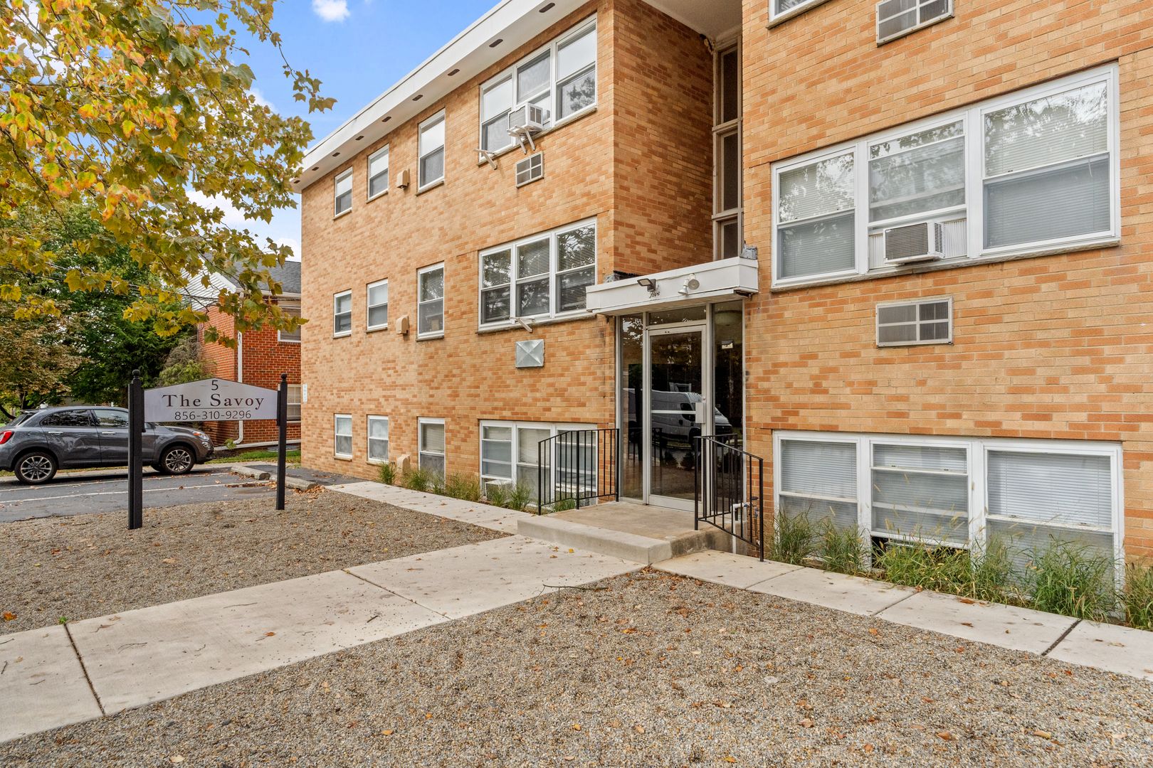 Oaklyn Apartment: 5 W Oakland Ave