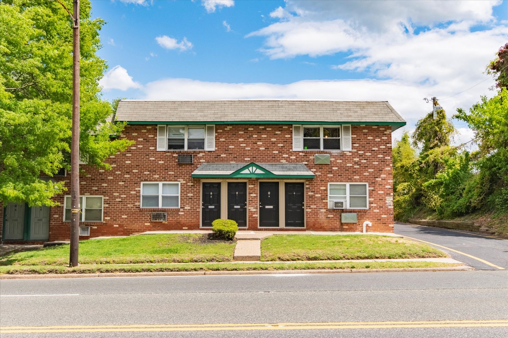 Lindenwold Apartment: 617 N White Horse Pike